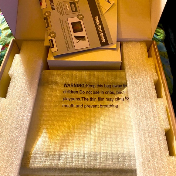 NIB 7” LCD DIGITAL PHOTO FRAME SIMPLE PLUG and PLAY BOX OPENED FOR PHOTOS - Picture 5 of 5